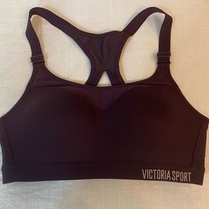 Victoria’s Secret Victoria Sport deep purple lightly padded  sports bra size 32C